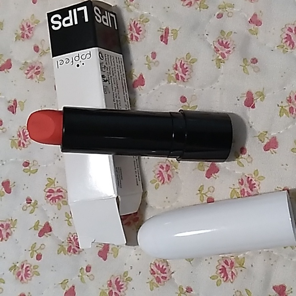 Makeup - Picture 8 of 9
